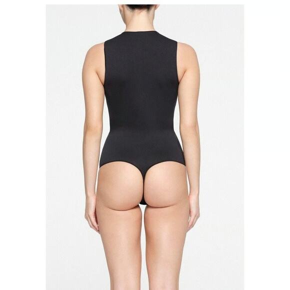 SKIMS Essential Crew Neck Sleeveless Bodysuit - XS - Picture 2 of 2